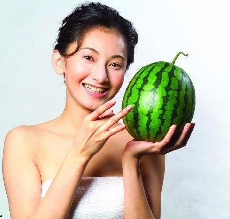 吃瓜娱乐圈素材图片无水印,揭秘吃瓜素材背后的故事